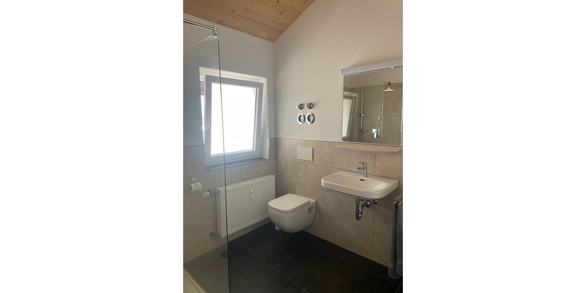 Dachgeschoßwohnung Kißlegg - 2.5 Zimmer, 67 m&sup2;, 900&euro; | Angebot:26608954