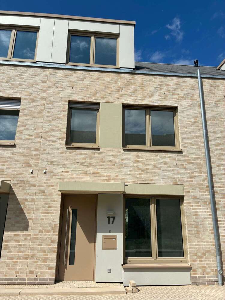 Haus zum Mieten in Hannover 2.002,88 € 125.18 m²