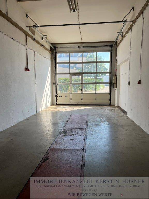 Helle Werkstatt- Montagehalle, unterteilt in zwei Hallen, Büro und Sanitärbereich - Ideal für KfZ-Kleingewerbe, Hand...