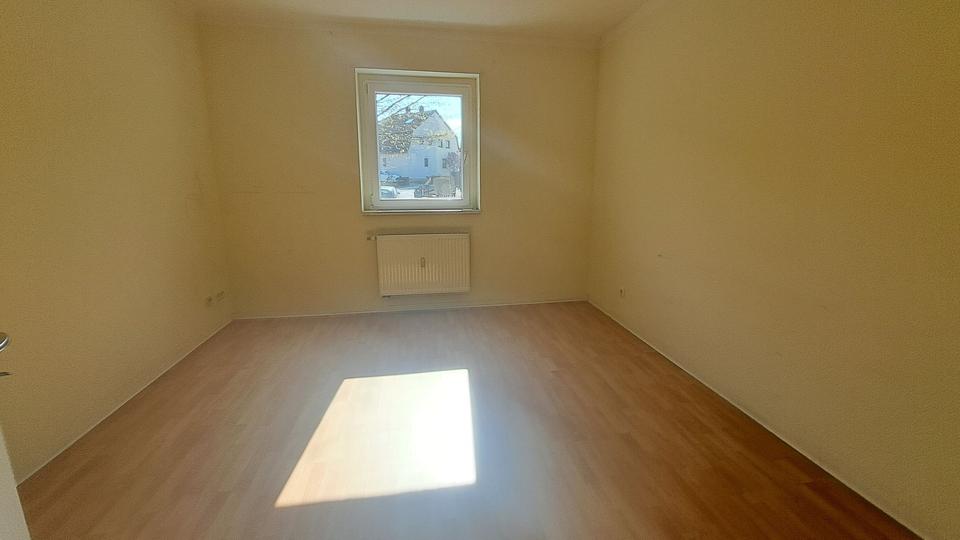 Erdgeschoßwohnung Zeitz - 2 Zimmer, 63 m&sup2;, 410&euro; | Angebot:26232286