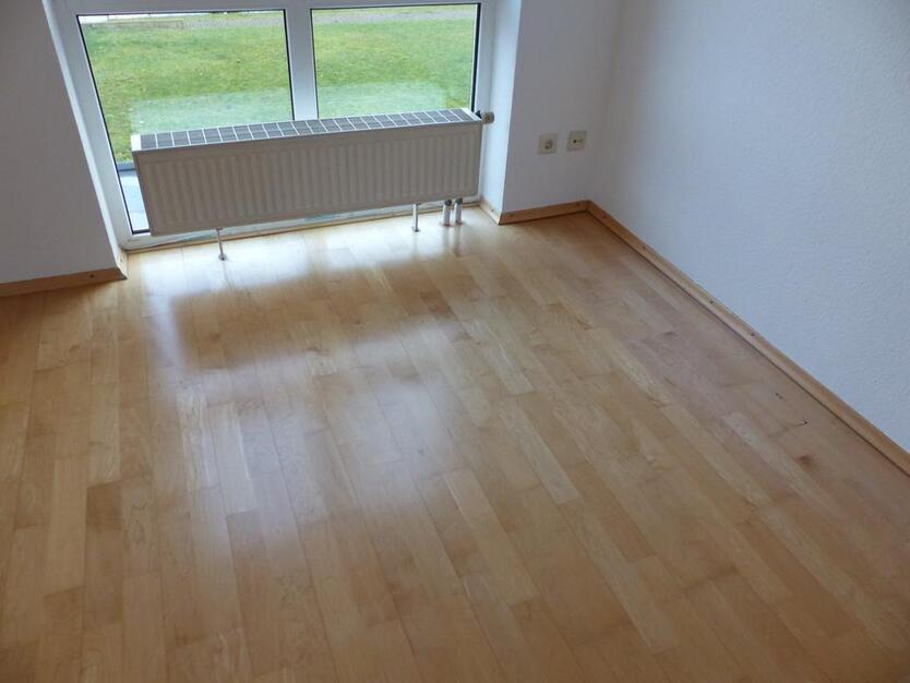 Ruhiges Einfamilienhaus in top Lage mit großem Garten und Garagen