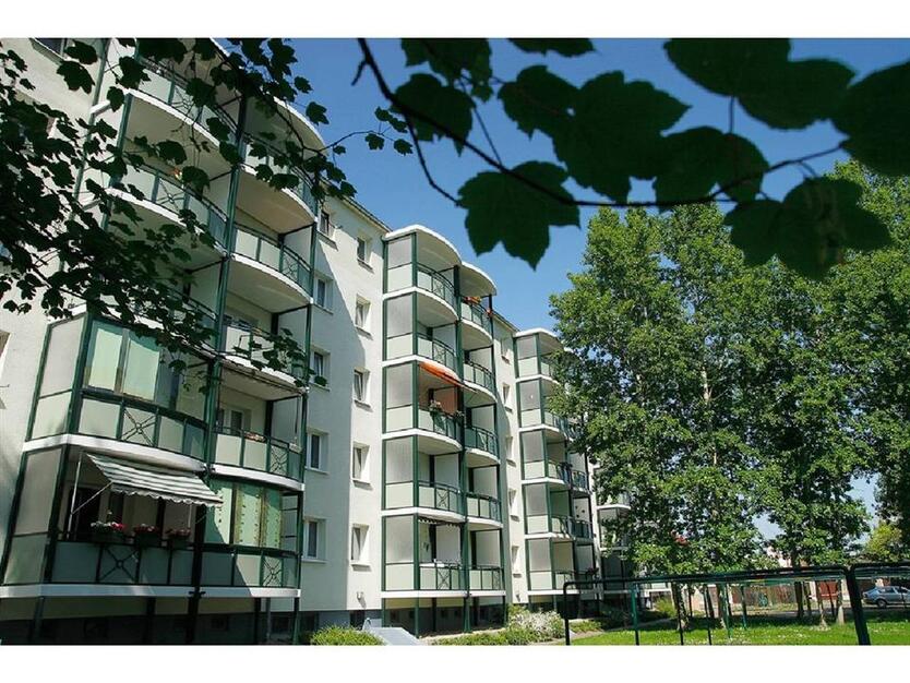 Sanierte 3 Raum Wohnung mit Dusche und Balkon mit tollem Ausblick! zimmer