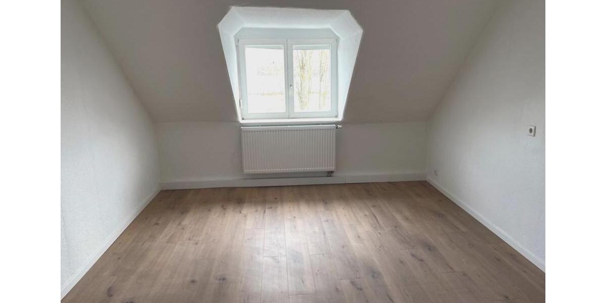 Dachgeschoßwohnung Klipphausen - 2 Zimmer, 65 m&sup2;, 450&euro; | Angebot:26236331