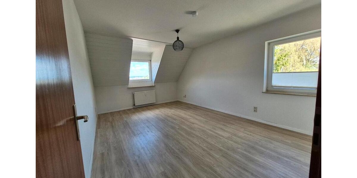 Dachgeschoßwohnung Brigachtal - 3.5 Zimmer, 87 m&sup2;, 880&euro; | Angebot:26336077