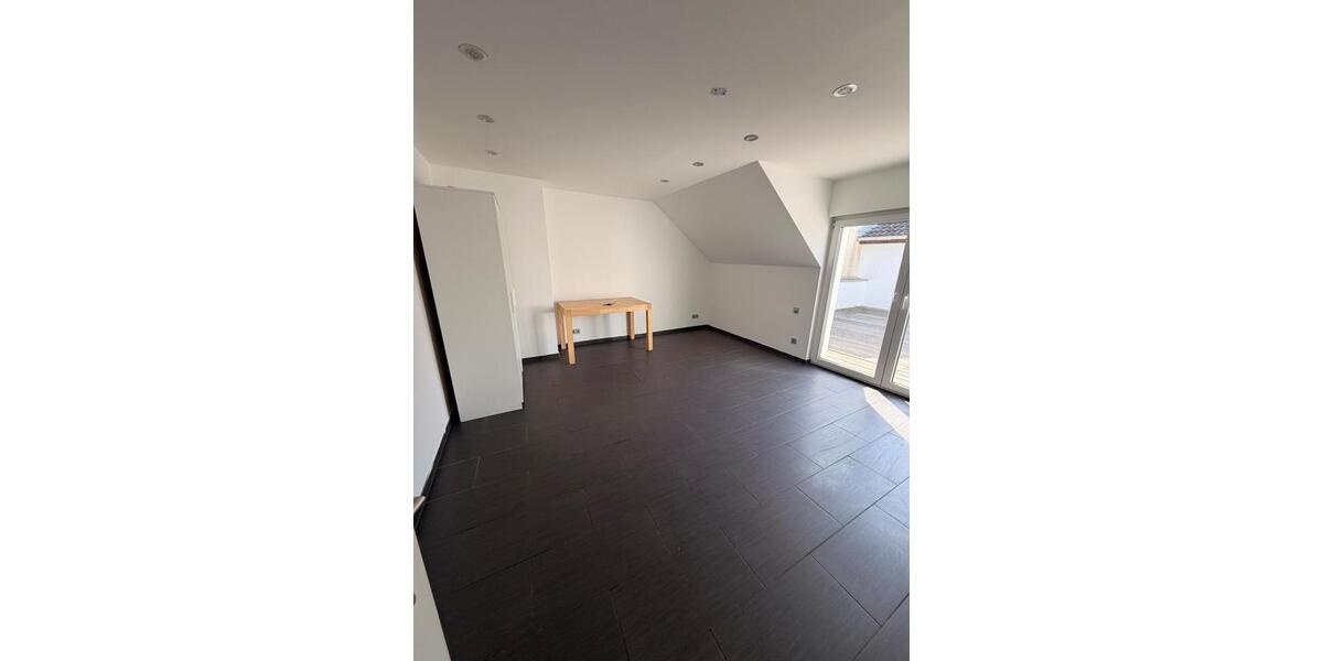 Wohnen auf Zeit Ludwigshafen am Rhein Ludwigshafen-Hemshof - 10 Zimmer, 300 m&sup2;, 650&euro; | Angebot:26636897
