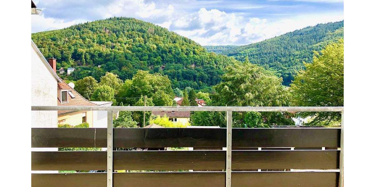 LÄNDLICH: TRAUMAUSSICHT, GROSSES FAMILIENHAUS, EINBAUKÜCHE, 2 STELLPLÄTZE 6 zimmer