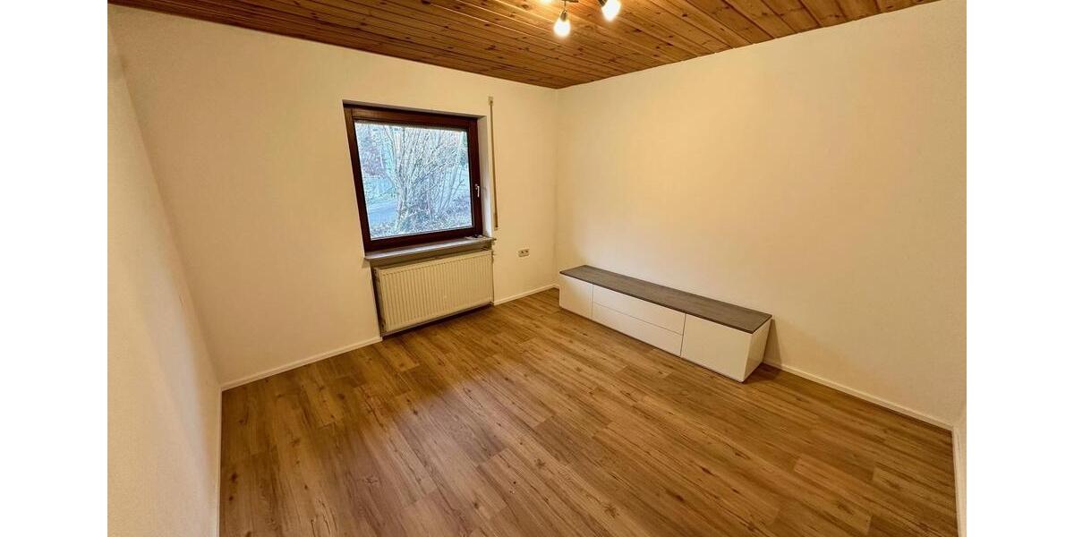 Erdgeschoßwohnung Aichtal - 3.5 Zimmer, 150 m&sup2;, 2.500&euro; | Angebot:24819324