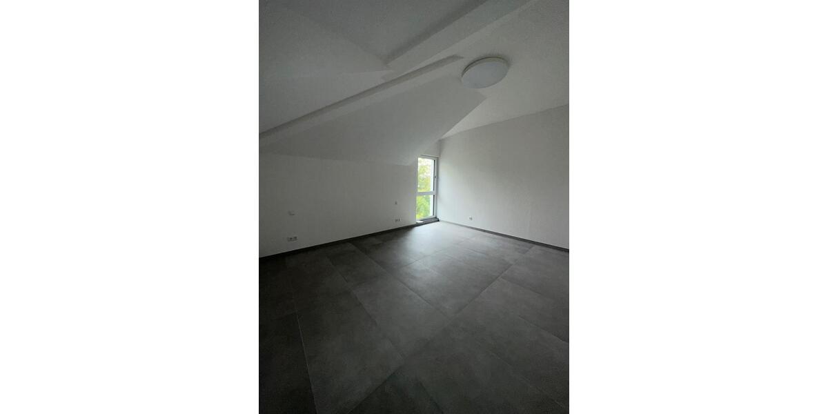 Dachgeschoßwohnung Erlenbach am Main - 5 Zimmer, 139 m&sup2;, 1.900&euro; | Angebot:26424663