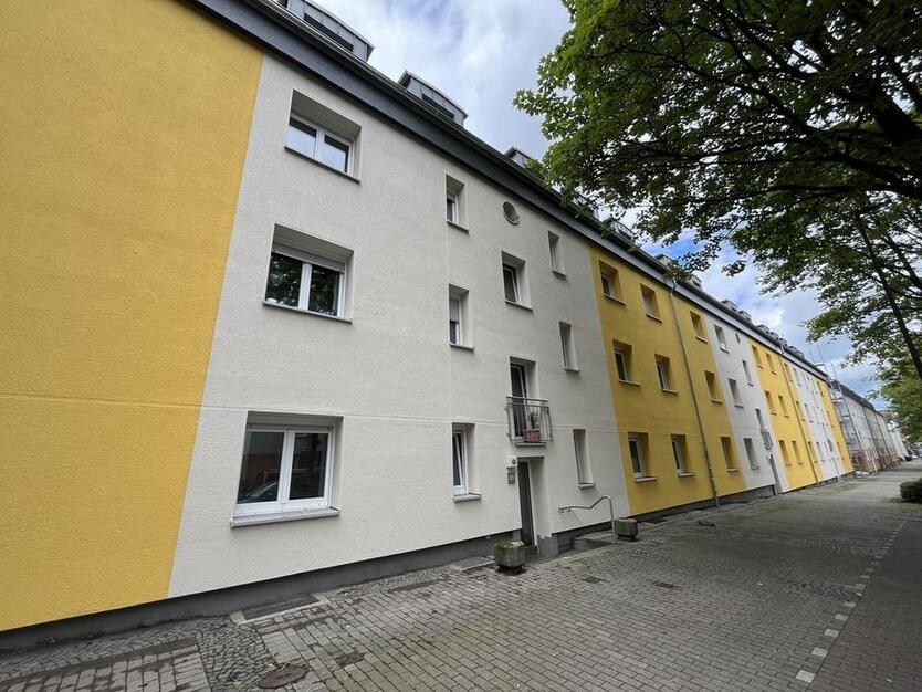 Bei VIVAWEST die Sonnenstrahlen auf dem eigenen Balkon genießen. zimmer