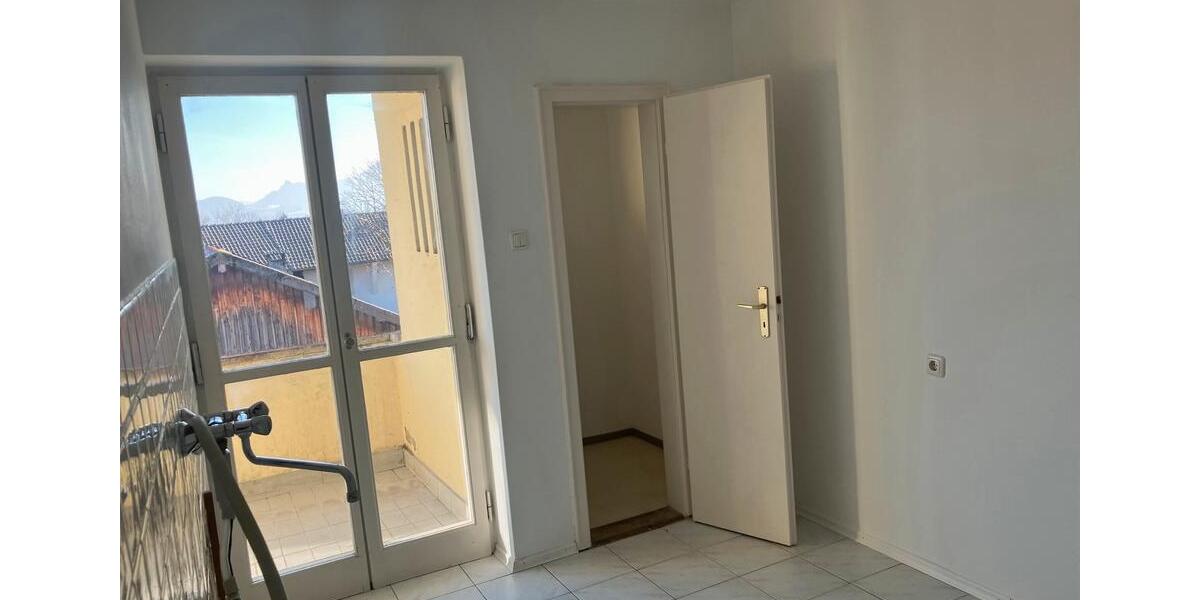 Etagenwohnung Freilassing - 3 Zimmer, 76 m&sup2;, 873&euro; | Angebot:25180007