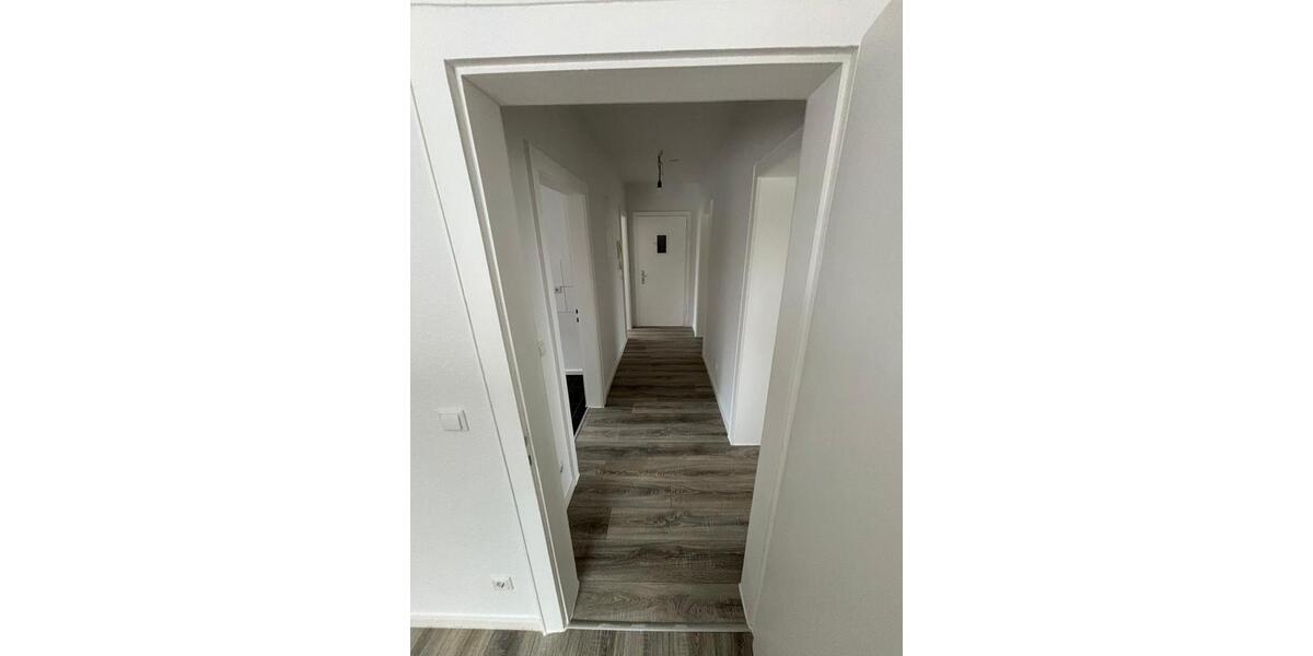 !!ERSTBEZUG NACH RENOVIERUNG!! *Modernes Badezimmer**Helle Räume** 3 zimmer