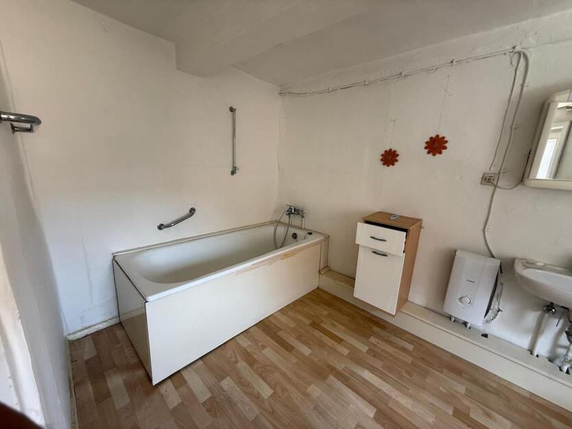 Stadthaus mit Potenzial f. Handwerker Mehrgenerationen WG möglich zimmer