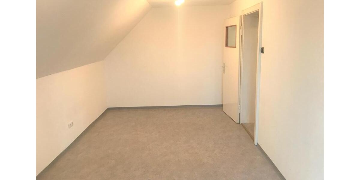 Dachgeschoßwohnung Auerbach in der Oberpfalz - 1 Zimmer, 37 m&sup2;, 350&euro; | Angebot:25361370