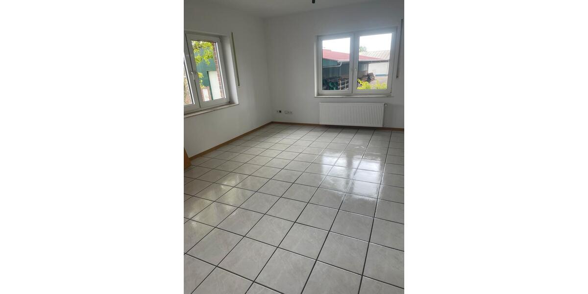 Etagenwohnung Friesoythe - 3 Zimmer, 140 m&sup2;, 900&euro; | Angebot:26498275