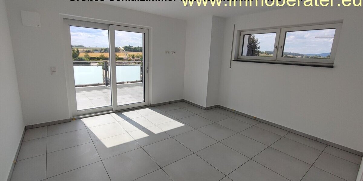 Repräsentative Penthouse-Whg 2-Zimmer - WFL 87 m² auch als Büro nutzbar TG-Stellplatz vorhanden Energiesparhaus . - Einfamilienhaus Kemnath | Angebot:24548861