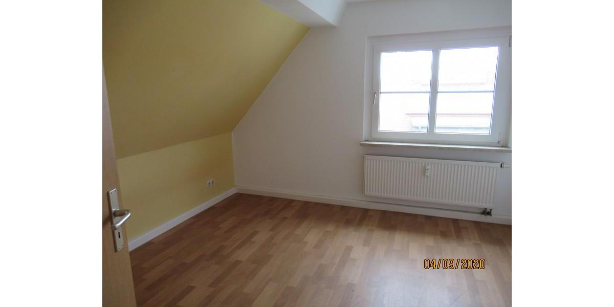 Dachgeschoßwohnung Meuselwitz - 2 Zimmer, 39 m&sup2;, 215&euro; | Angebot:26364253
