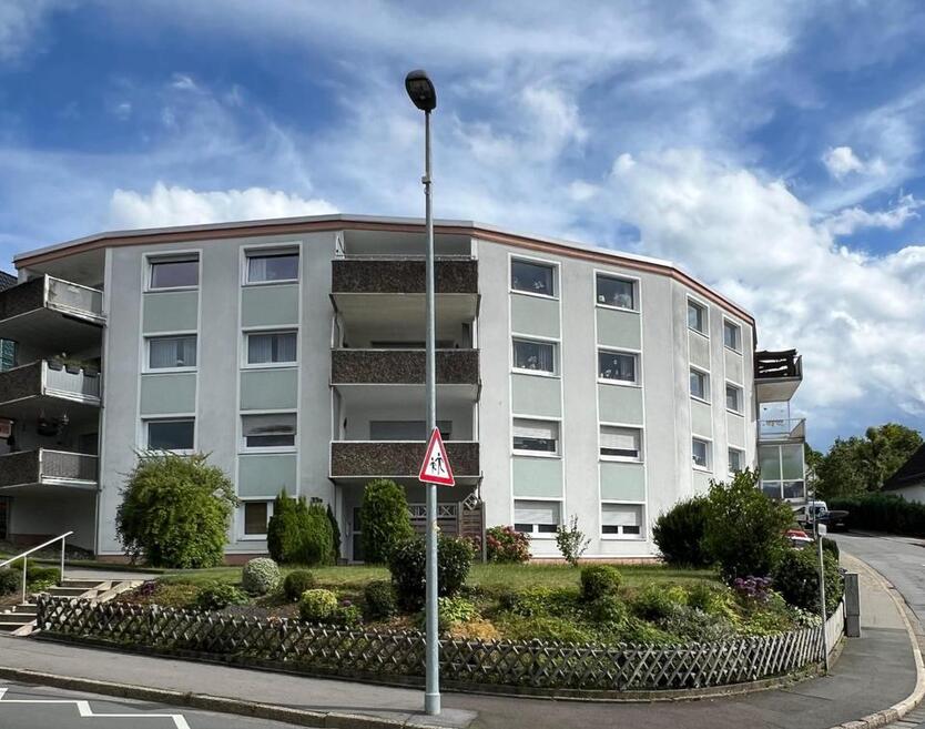 Schöne helle 2,5-Zimmer-Wohnung mit Süd-Loggia