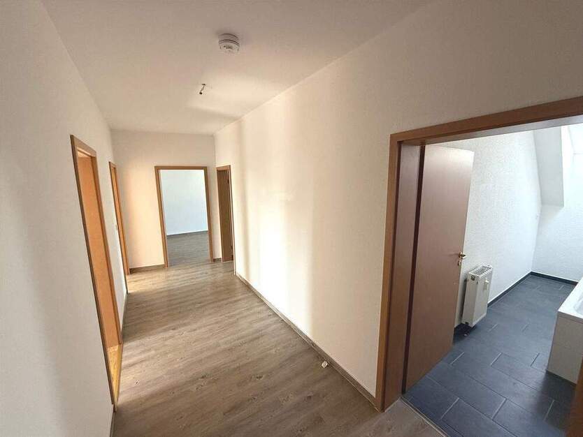 Wohnen im Dachgeschoss - 3 Zimmer- EBK - zwei Bäder