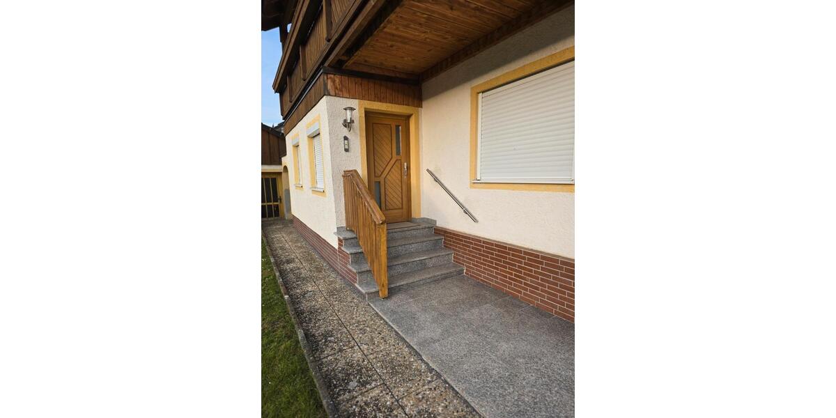 Einfamilienhaus Regenstauf - 7 Zimmer, 135 m&sup2;, 1.400&euro; | Angebot:26153714