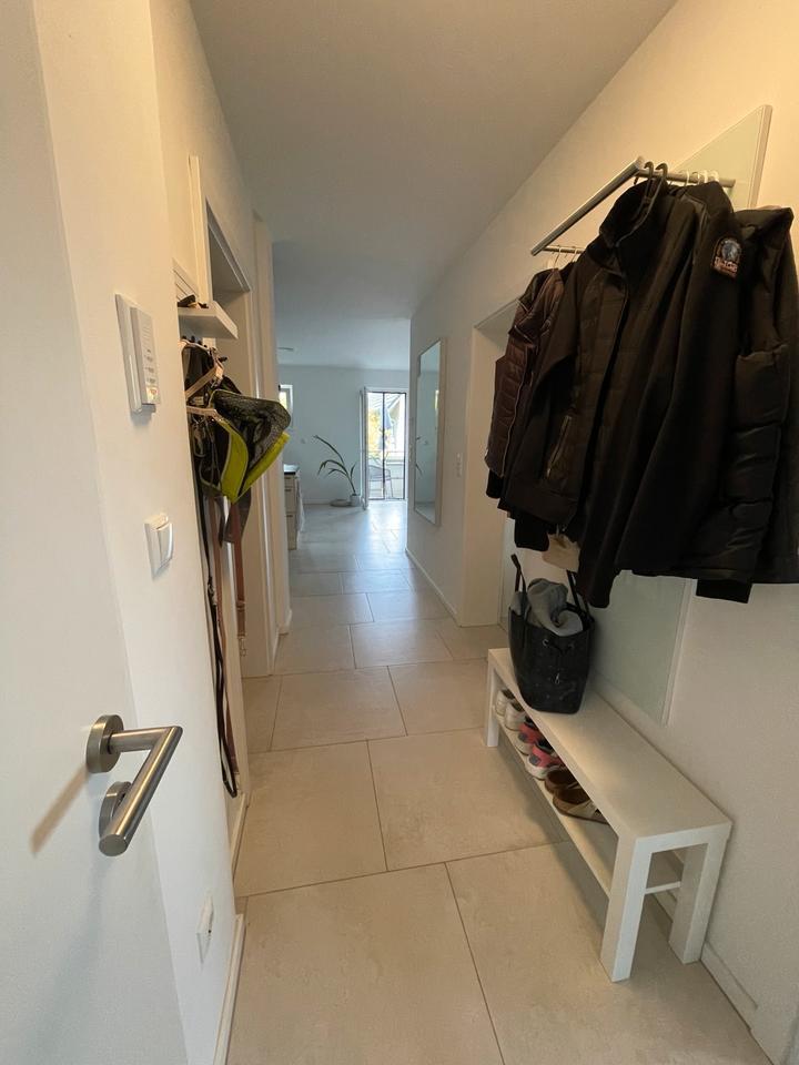 Helle, ruhige Neubau 3-Zi-Whg mit EBK, Stellplätzen in WBB zimmer