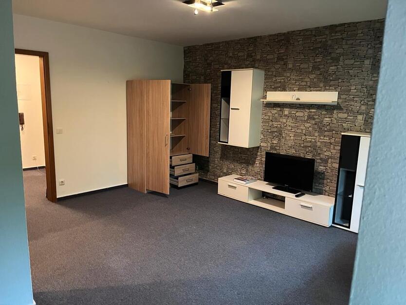 1 Zimmer Wohnung teilmöbliert