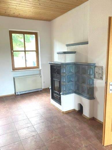 Sonnige Wohnung im 01. OG mit Kachelofen - 2 Zimmer- im OT Solla 2 zimmer