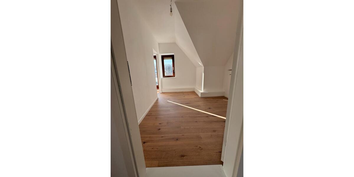 Dachgeschoßwohnung Achim - 5 Zimmer, 104 m&sup2;, 1.150&euro; | Angebot:25994074