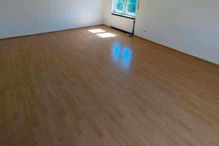 Wohnung Rosbach vor der Höhe - 3 Zimmer, 90 m&sup2;, 900&euro; | Angebot:24606058