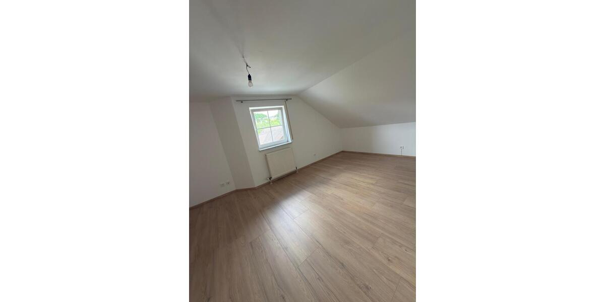 Dachgeschoßwohnung Passau Maierhof - 3 Zimmer, 90 m&sup2;, 900&euro; | Angebot:26537112