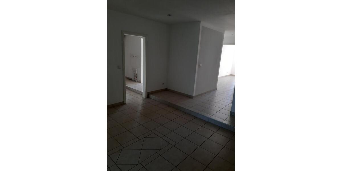 Etagenwohnung Emkendorf - 5 Zimmer, 160 m&sup2;, 1.700&euro; | Angebot:25640400