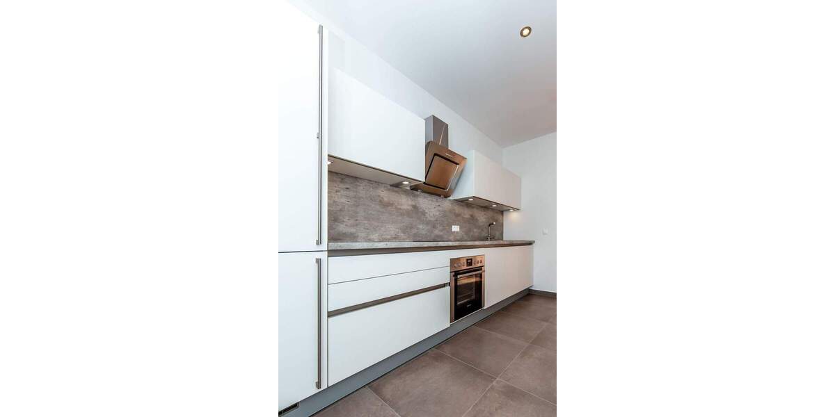 Hochwertige Sanierung im Zweitbezug - 4-Raum-Wohnung - Tageslichtbad, Gäste-WC, Parkett, Stellplatz 4 zimmer