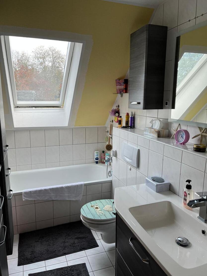 Helle 3,5-Zimmer-Galeriewohnung in Mockritz mit Balkon ( EBK + weitere Möbel können erworben werden) 2.5 zimmer