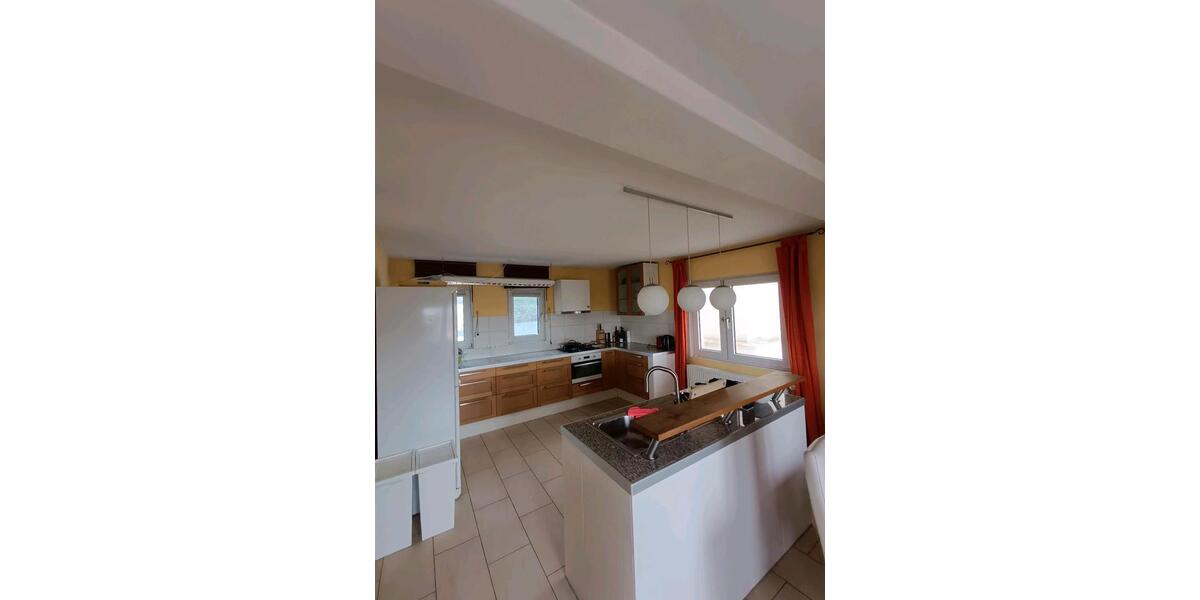 Einfamilienhaus Stadtoldendorf - 9 Zimmer, 130 m&sup2;, 1.200&euro; | Angebot:25843296