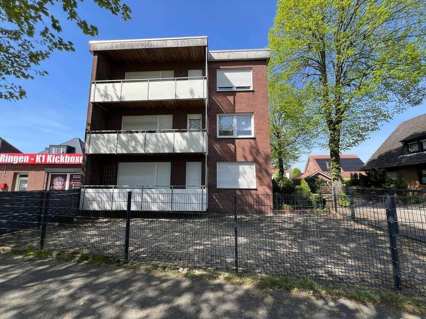 Altenlingener Weg 32; 4-Zi. Whg. mit ca. 90 m² Wfl., Balkon, INNENSTADTLAGE