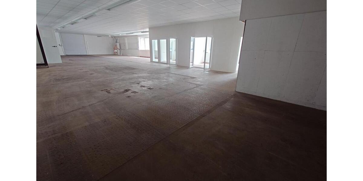 325m² Halle mit Rolltor und Laderampe zu vermieten zimmer
