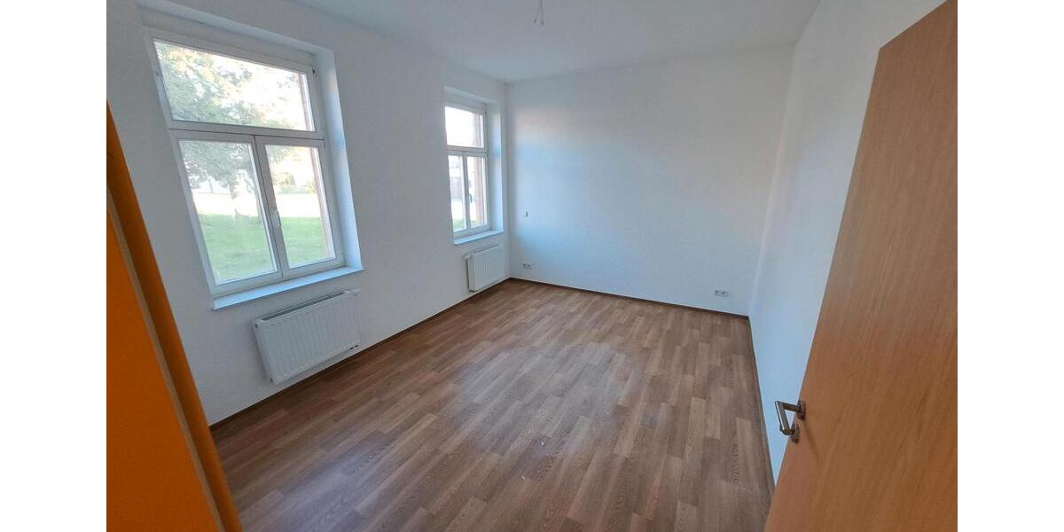 Hochparterre Wettin-Löbejün Löbejün - 2 Zimmer, 74 m&sup2;, 570&euro; | Angebot:26631567