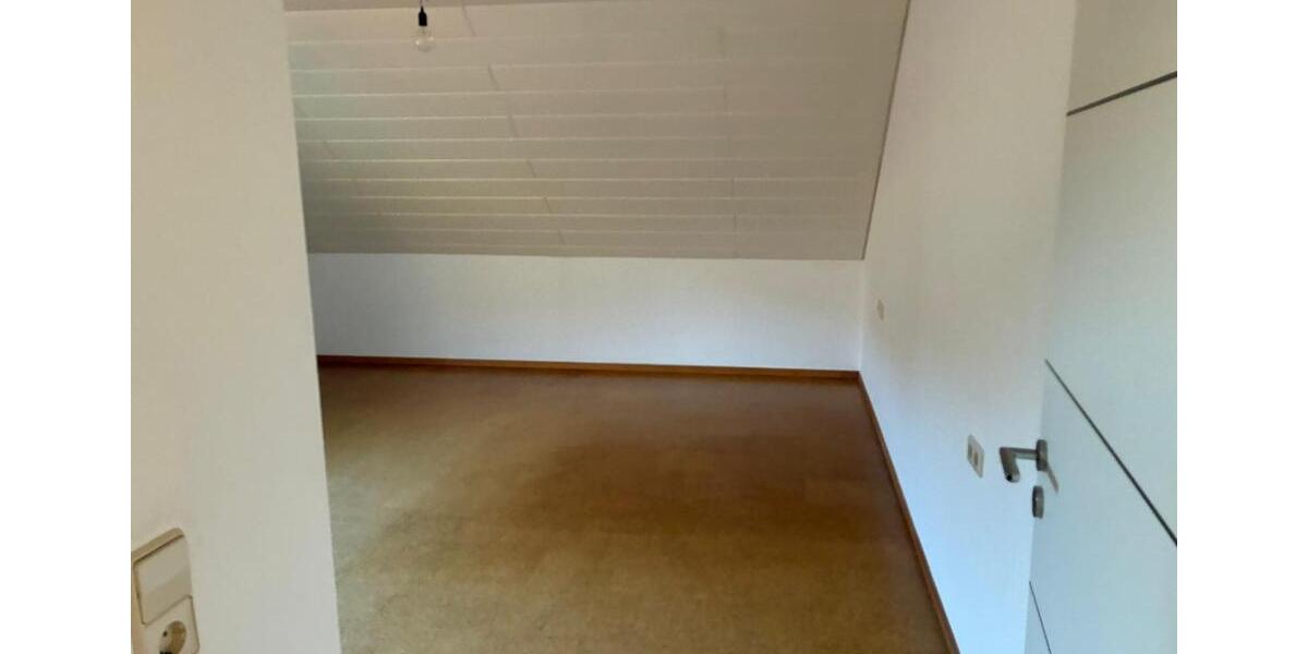 Dachgeschoßwohnung Sulzbach an der Murr - 3.5 Zimmer, 90 m&sup2;, 780&euro; | Angebot:24805980