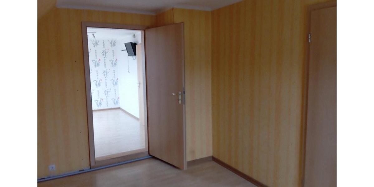 Dachgeschoßwohnung Homburg - 3 Zimmer, 65 m&sup2;, 450&euro; | Angebot:25992317