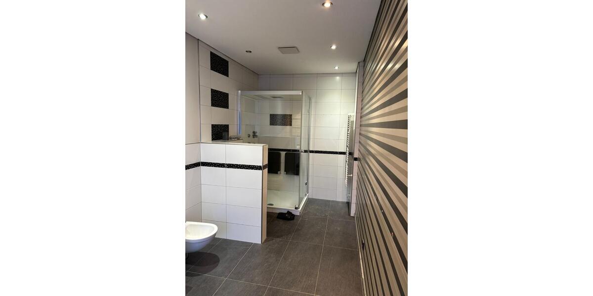 Exklusive Altbauwohnung im Denkmal–6 Zimmer, 185 m², 2 Terrassen 6 zimmer