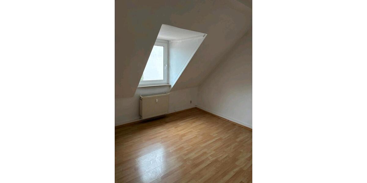 Dachgeschoßwohnung Merseburg - 3 Zimmer, 59 m&sup2;, 390&euro; | Angebot:26522409