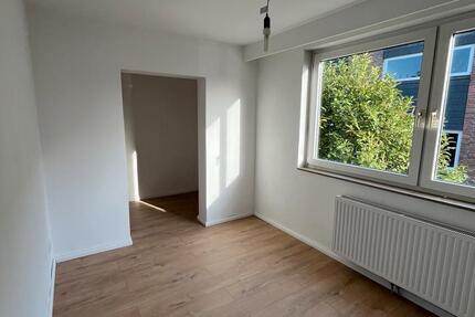 Haus Nienburg (Weser) - 7 Zimmer, 180 m&sup2;, 1.600&euro; | Angebot:26665675