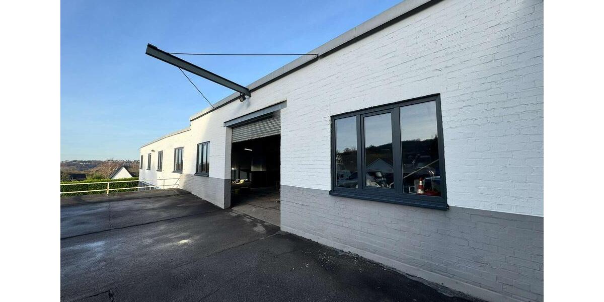 Halle – mit Rolltor in verkehrsgünstiger Lage Remscheids zimmer