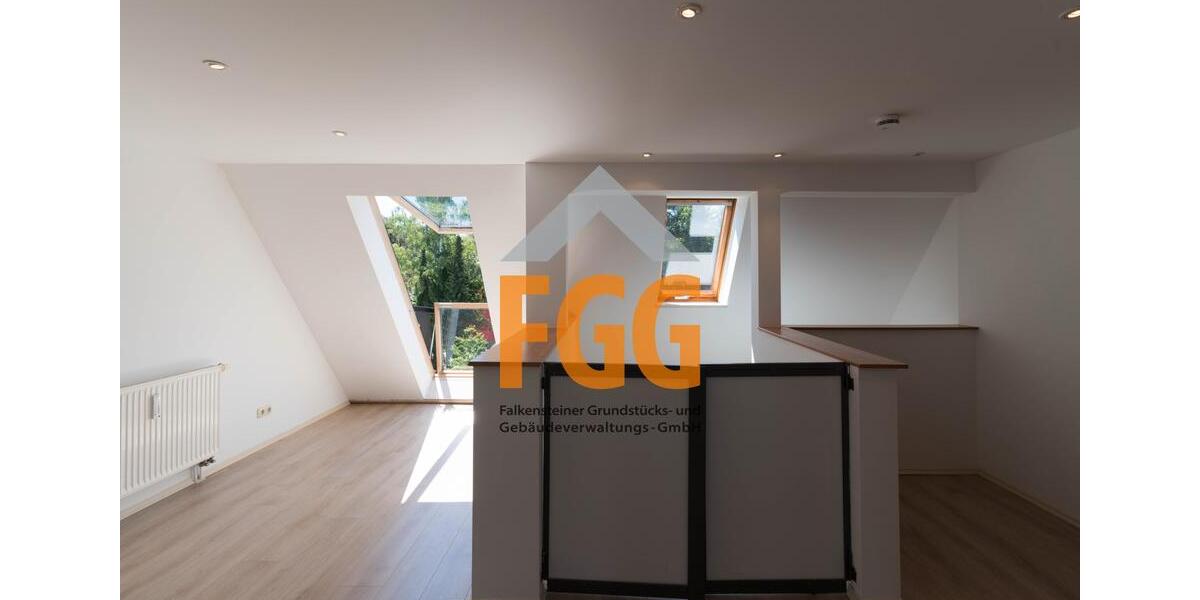 Große 4-R-Wohnung im Dachgeschoß 4 zimmer