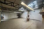 Zentrale Gewerbeeinheit mit hoher Halle, Werkstatt & Büro – in de zimmer