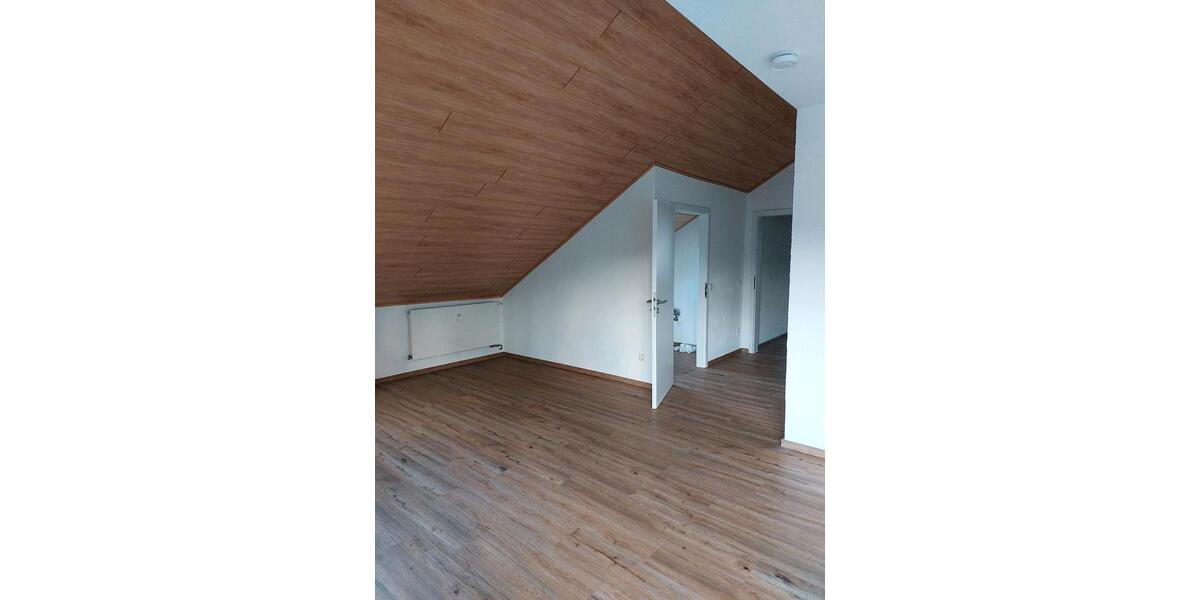 Dachgeschoßwohnung Laudenbach - 4 Zimmer, 105 m&sup2;, 950&euro; | Angebot:26338955