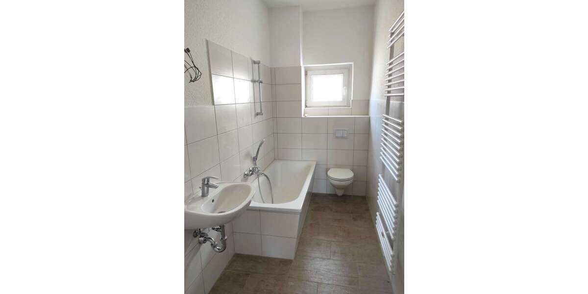 Etagenwohnung Bitterfeld-Wolfen OT Bitterfeld Bitterfeld - 4 Zimmer, 102 m&sup2;, 762&euro; | Angebot:24617518
