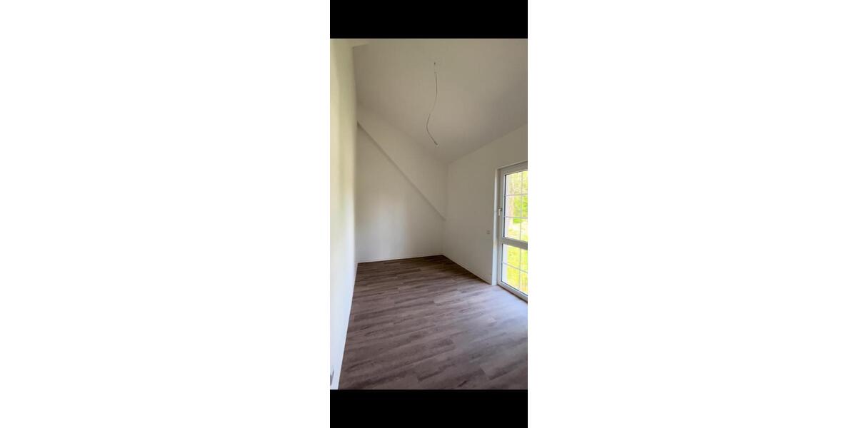 Dachgeschoßwohnung Freital - 4 Zimmer, 91 m&sup2;, 1.420&euro; | Angebot:26086293