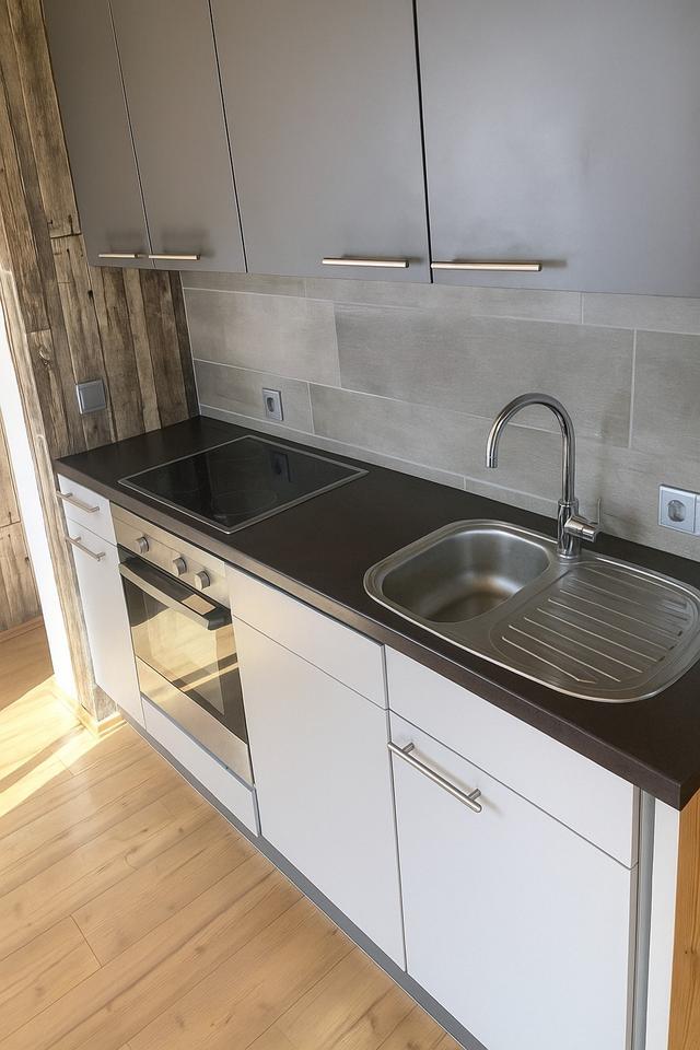 Helle Dachgeschoss Maisonette Wohnung 36m2 zu vermieten