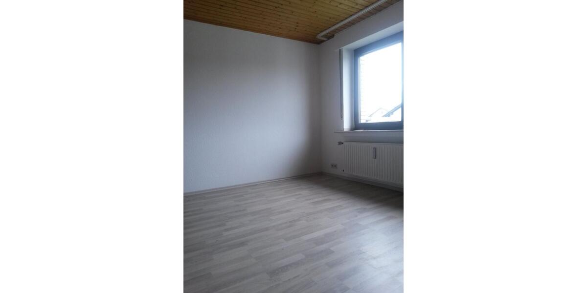 Dachgeschoßwohnung Brakel - 3 Zimmer, 88 m&sup2;, 430&euro; | Angebot:25782660