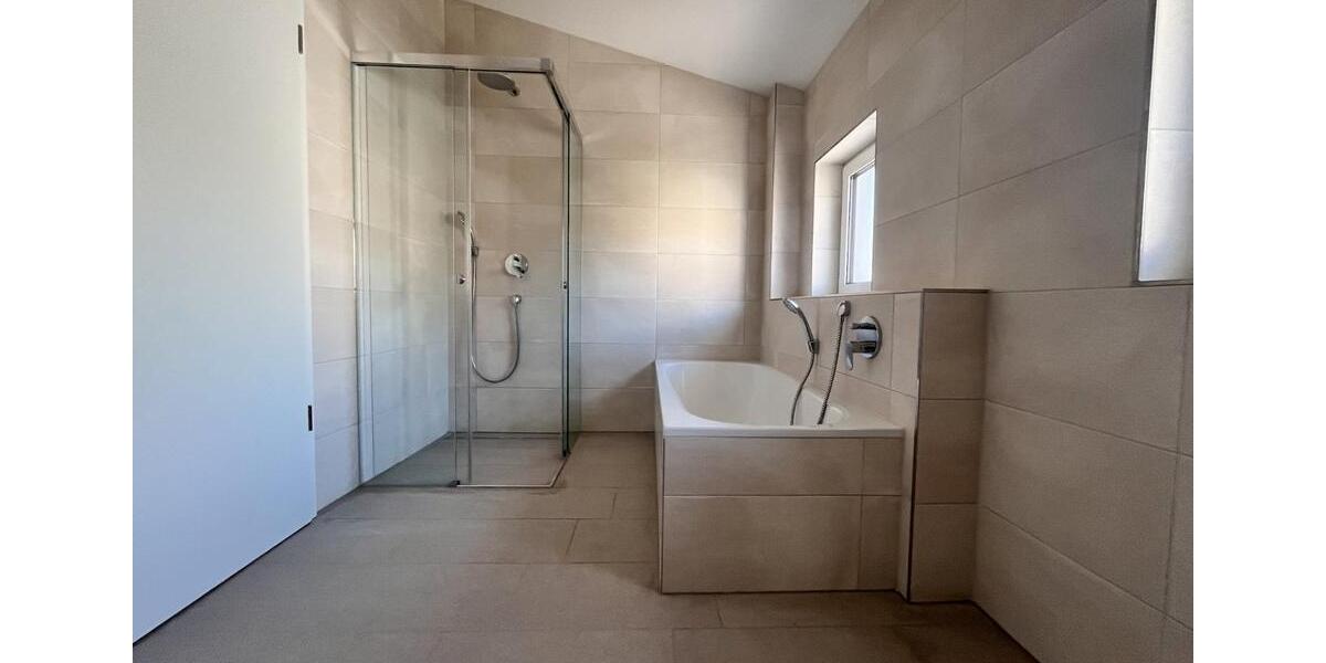 Dachgeschoßwohnung Frankenhardt - 3 Zimmer, 99 m&sup2;, 990&euro; | Angebot:26300628